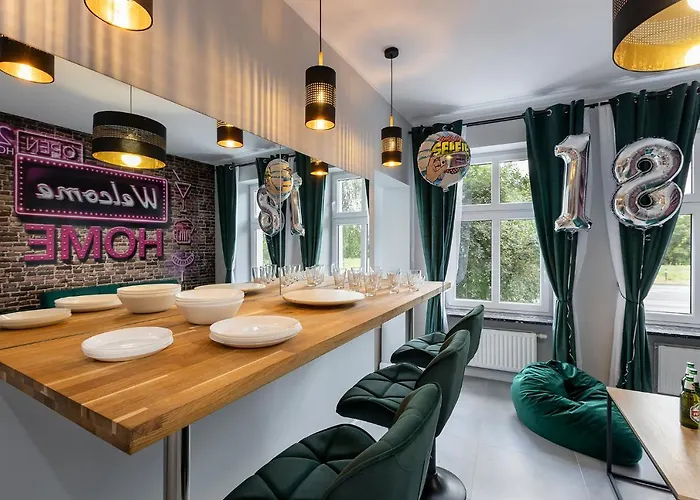 #partyhouse Wilda 아파트 *